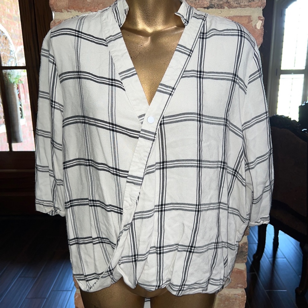 Libby story plaid hi lo size small blouse